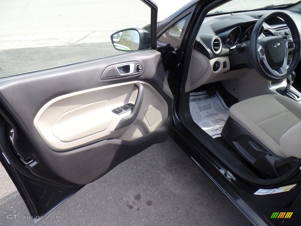 2015 Fiesta SE Hatchback - Tuxedo Black Metallic / Medium Light Stone photo #13