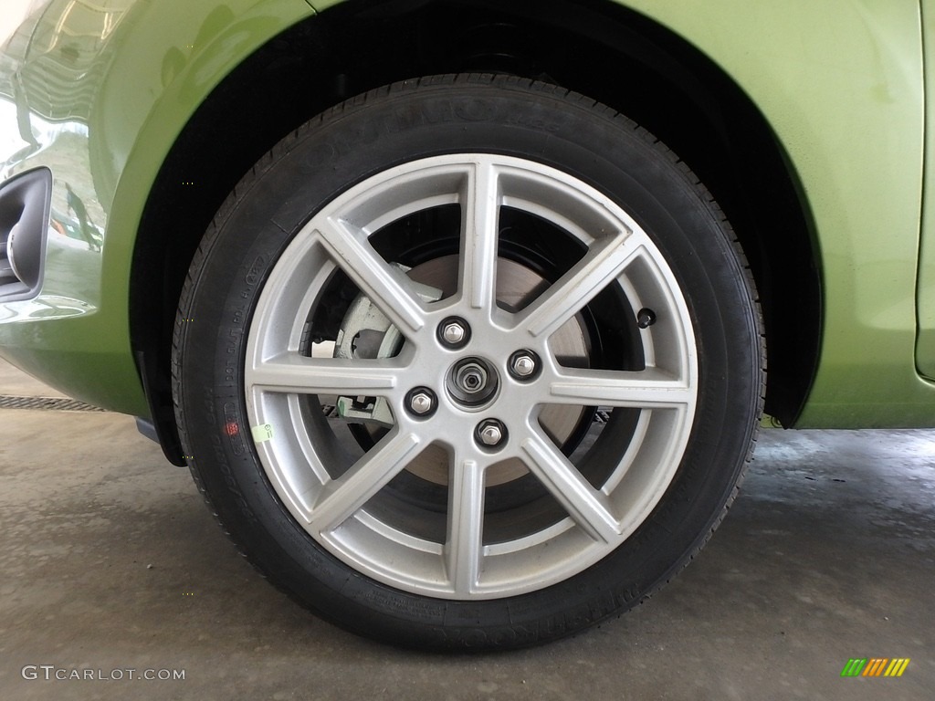 2018 Fiesta SE Sedan - Outrageous Green / Charcoal Black photo #5