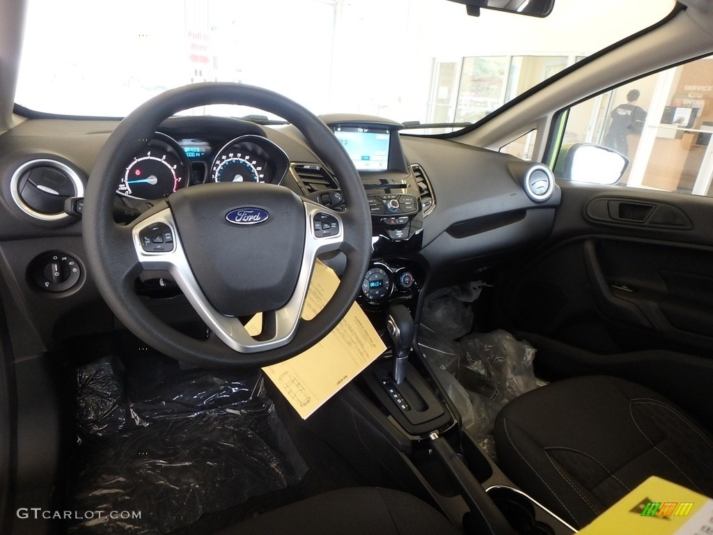 2018 Fiesta SE Sedan - Outrageous Green / Charcoal Black photo #8