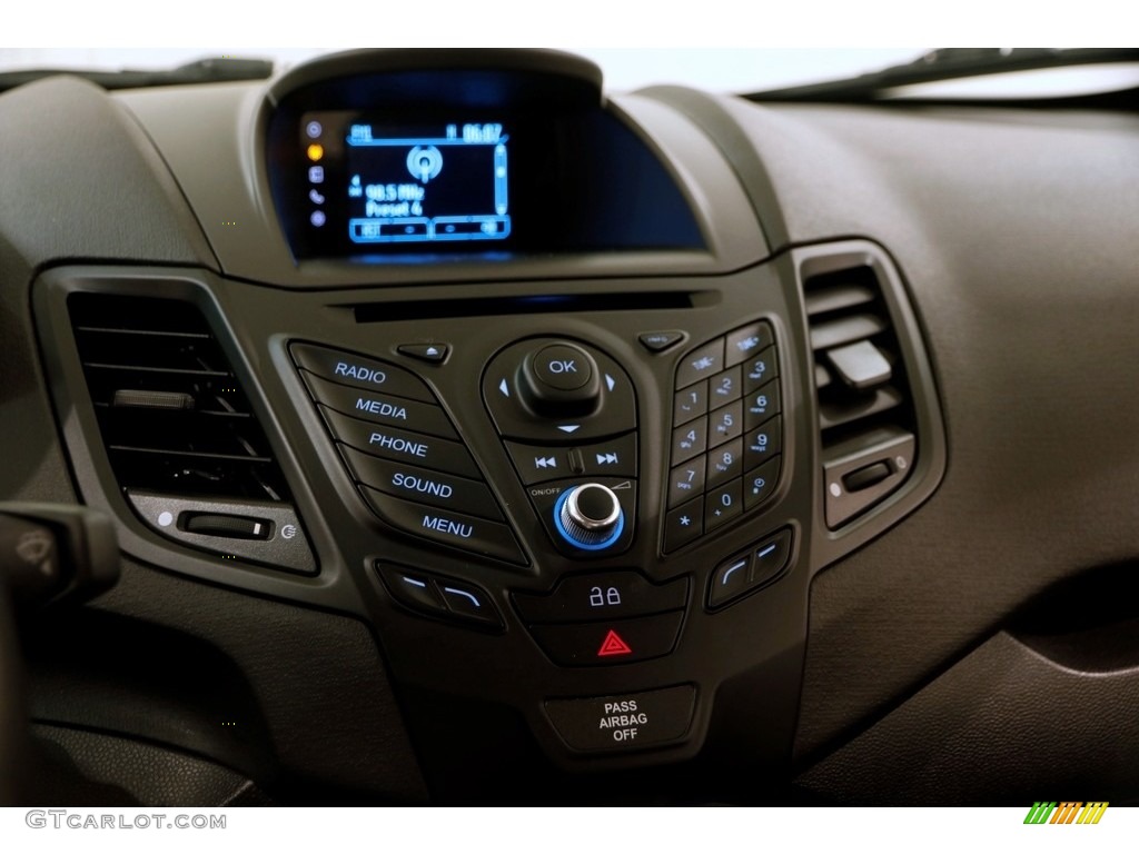 2015 Fiesta SE Sedan - Race Red / Charcoal Black photo #11