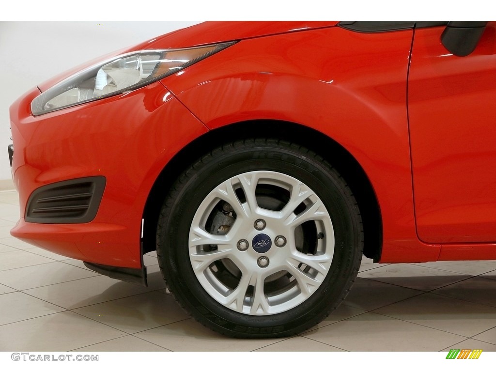 2015 Ford Fiesta SE Sedan Wheel Photos