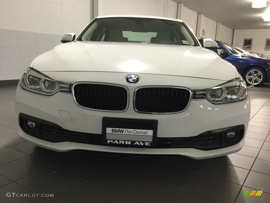 2018 3 Series 320i xDrive Sedan - Alpine White / Venetian Beige photo #8