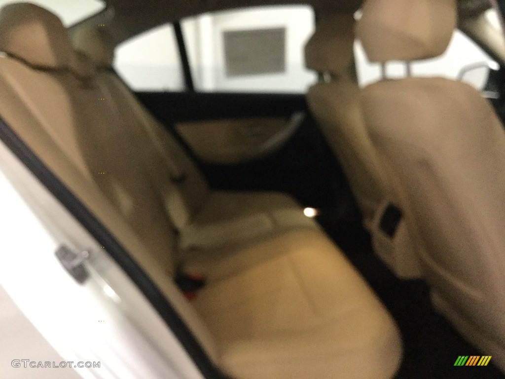 2018 3 Series 320i xDrive Sedan - Alpine White / Venetian Beige photo #20