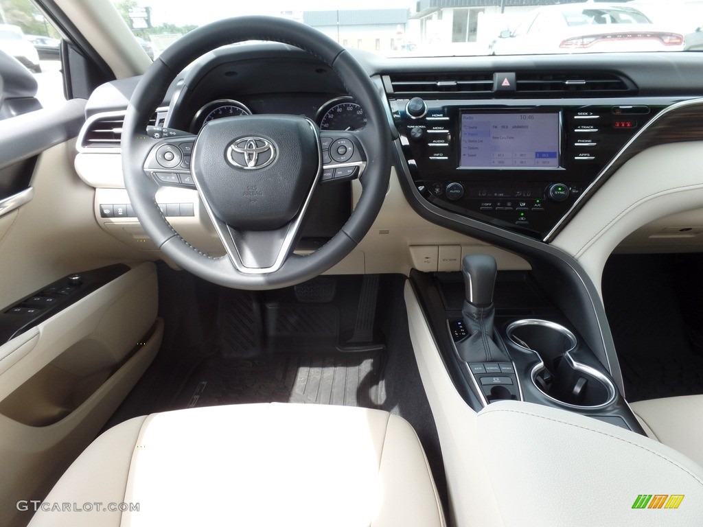 2018 Camry XLE - Super White / Macadamia photo #15