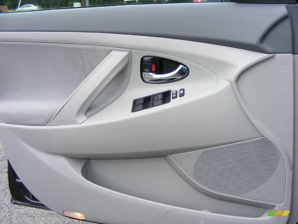 2009 Camry LE - Black / Ash photo #13