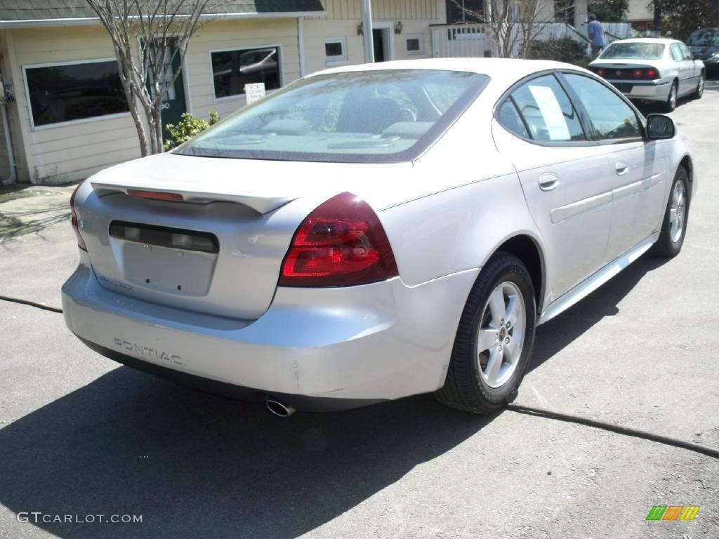 2005 Grand Prix Sedan - Galaxy Silver Metallic / Dark Pewter photo #14