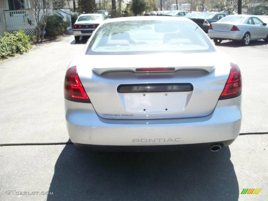 2005 Grand Prix Sedan - Galaxy Silver Metallic / Dark Pewter photo #15