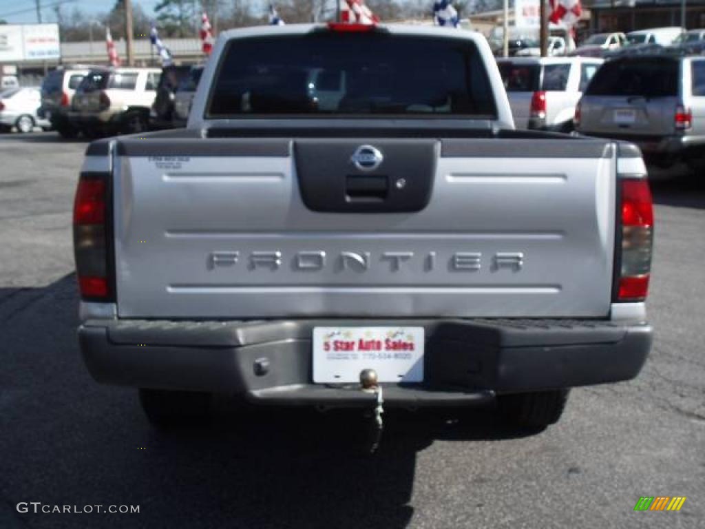 2004 Frontier XE King Cab - Radiant Silver Metallic / Gray photo #2