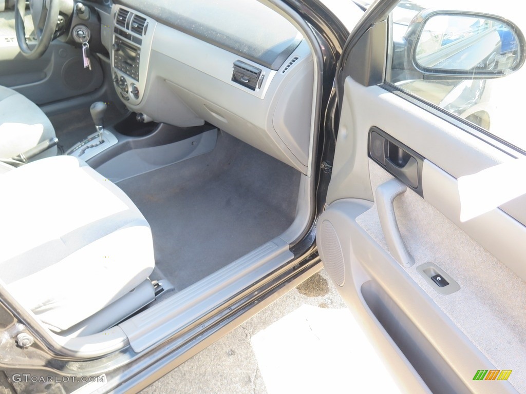 2005 Forenza S Sedan - Fantasy Black Metallic / Gray photo #32