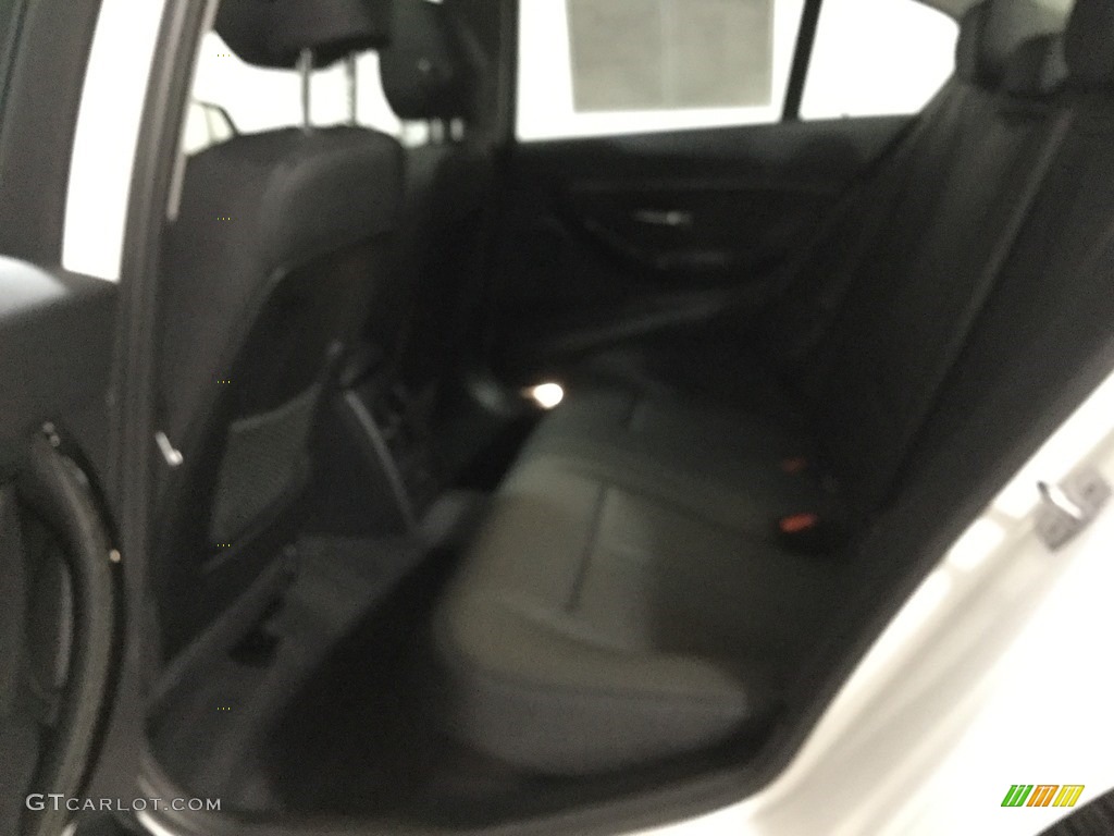 2018 3 Series 320i xDrive Sedan - Alpine White / Black photo #13