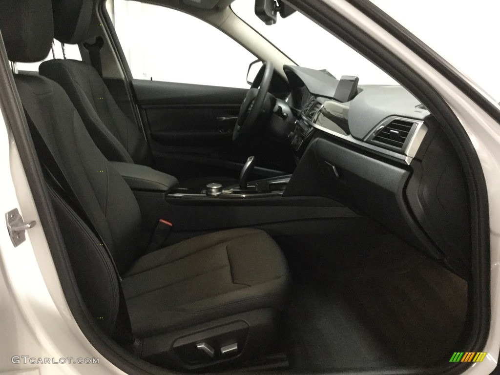 2018 3 Series 320i xDrive Sedan - Alpine White / Black photo #17