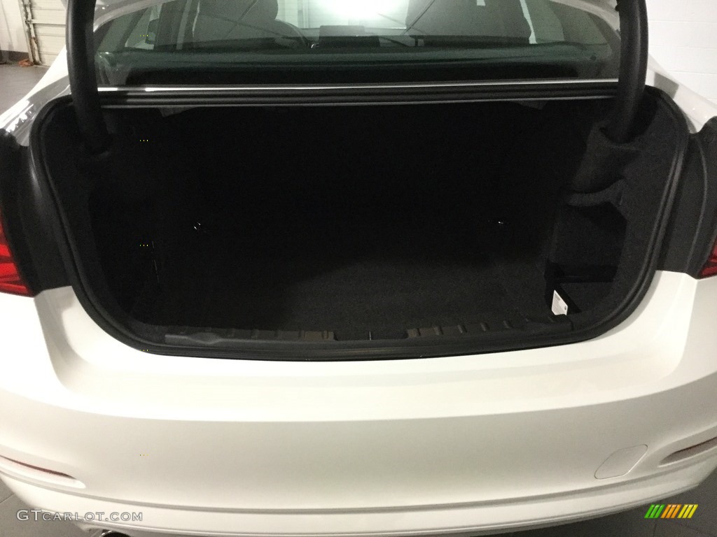 2018 3 Series 320i xDrive Sedan - Alpine White / Black photo #28