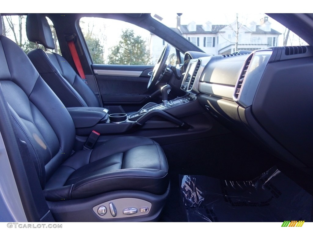 Black Interior 2018 Porsche Cayenne GTS Photo #127064583