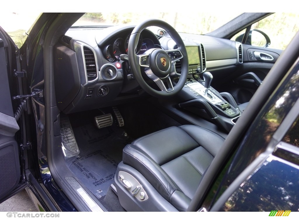 2018 Porsche Cayenne GTS Front Seat Photo #127064937