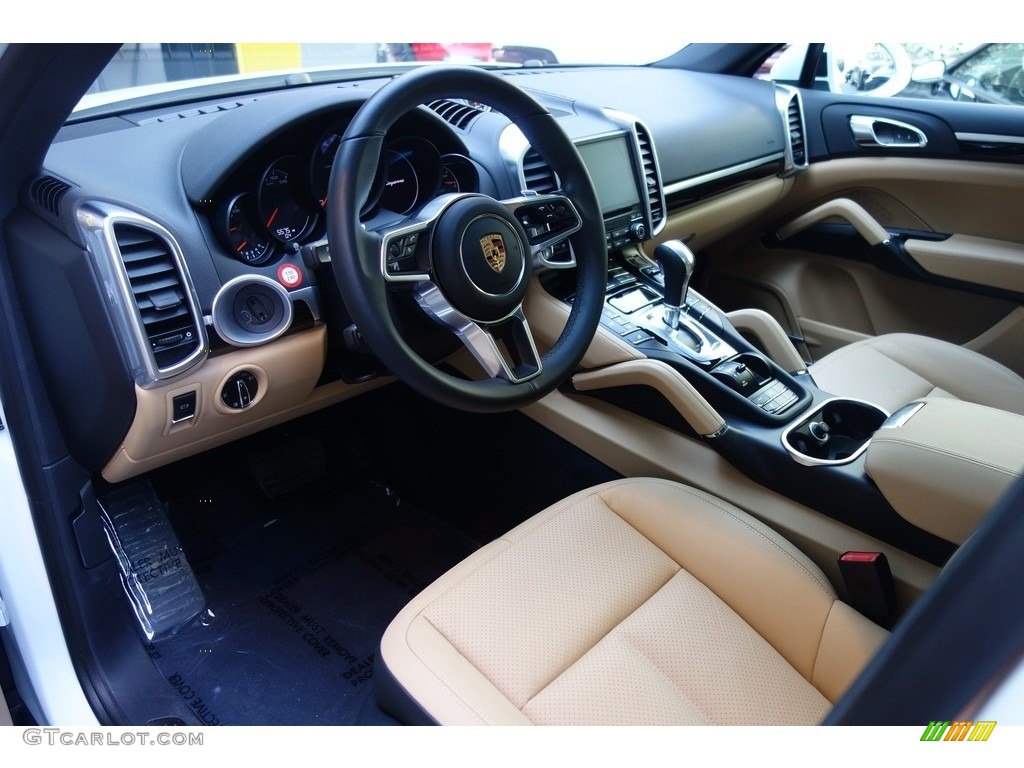 Black/Luxor Beige Interior 2018 Porsche Cayenne Standard Cayenne Model Photo #127066761