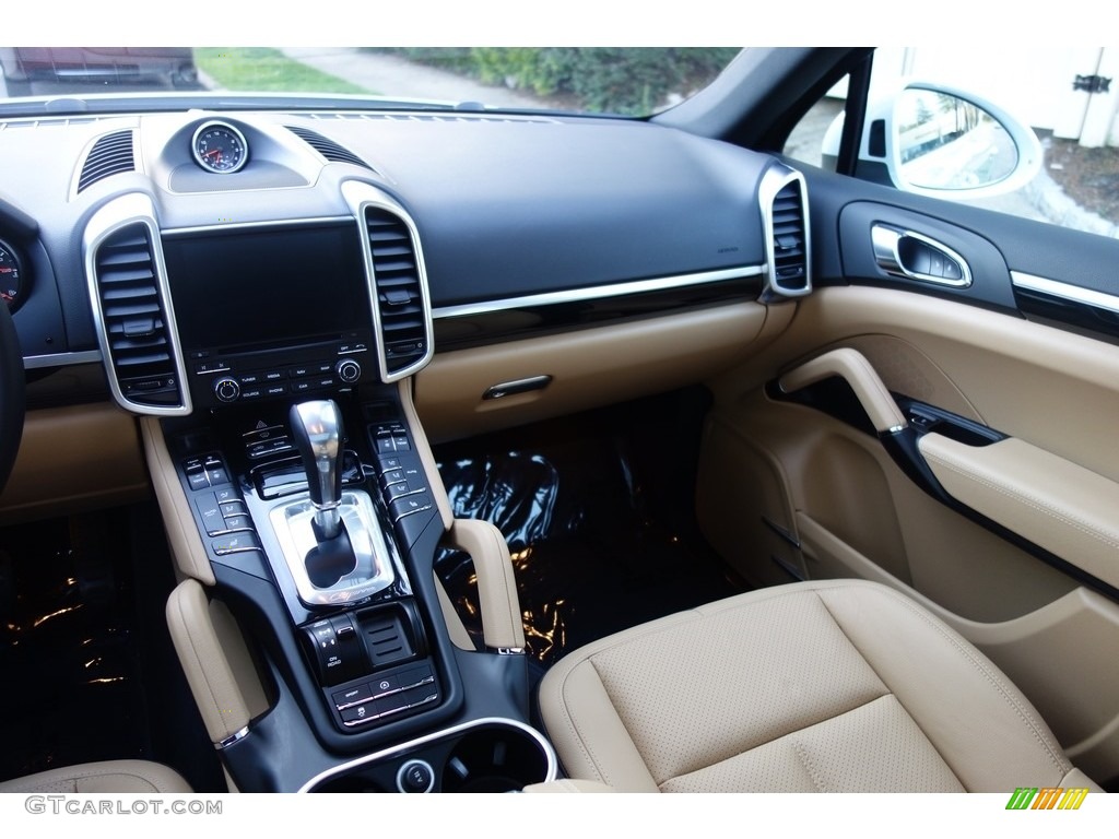 2018 Cayenne  - White / Black/Luxor Beige photo #15