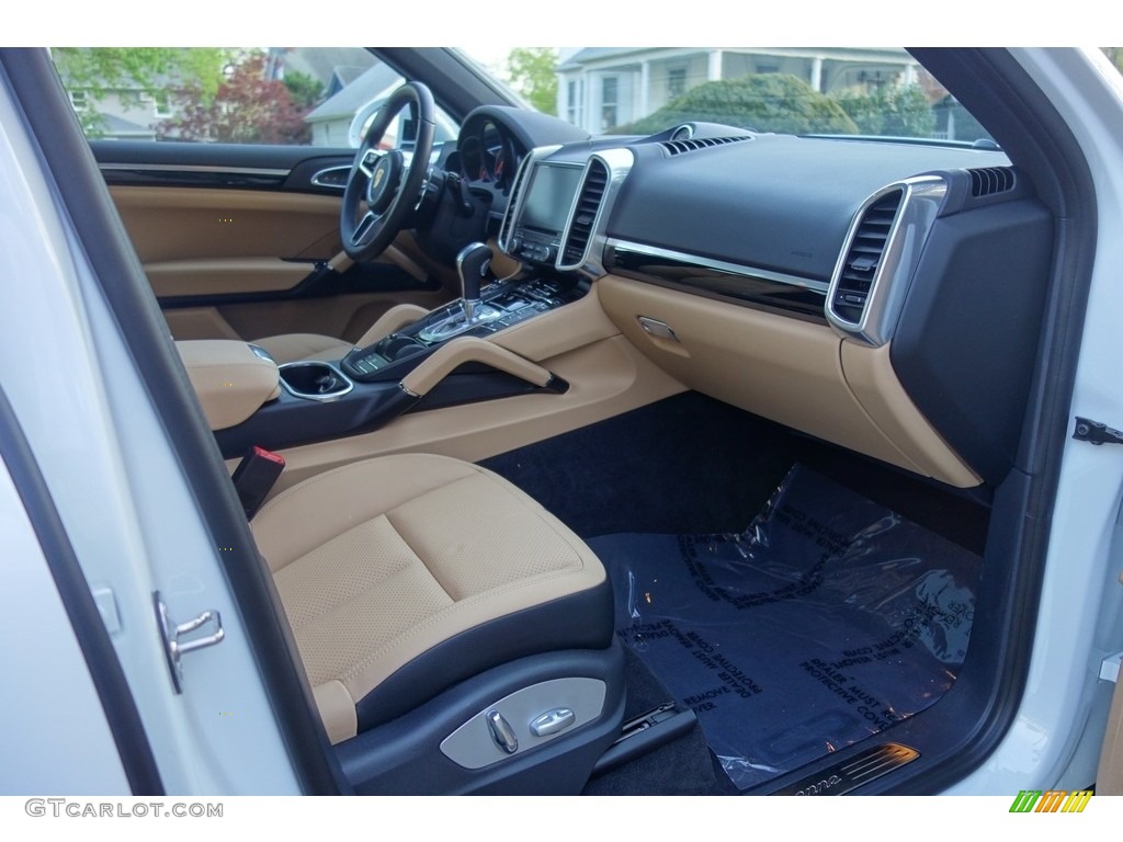 2018 Cayenne  - White / Black/Luxor Beige photo #16