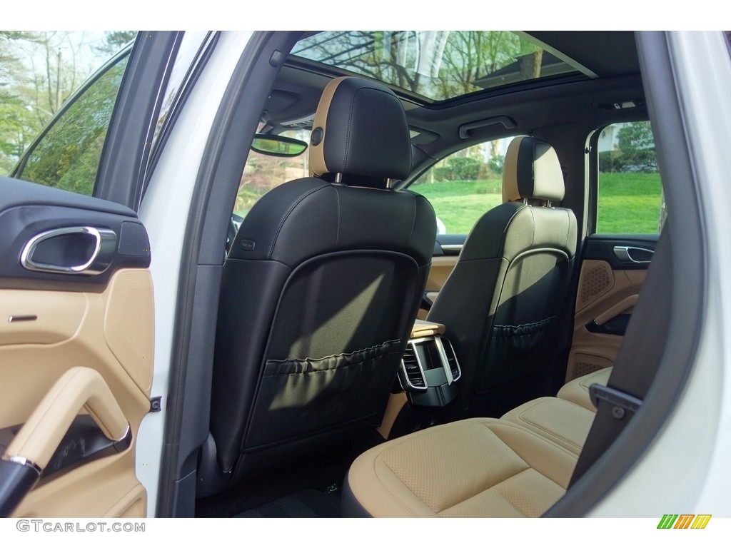 Black/Luxor Beige Interior 2018 Porsche Cayenne Standard Cayenne Model Photo #127066980