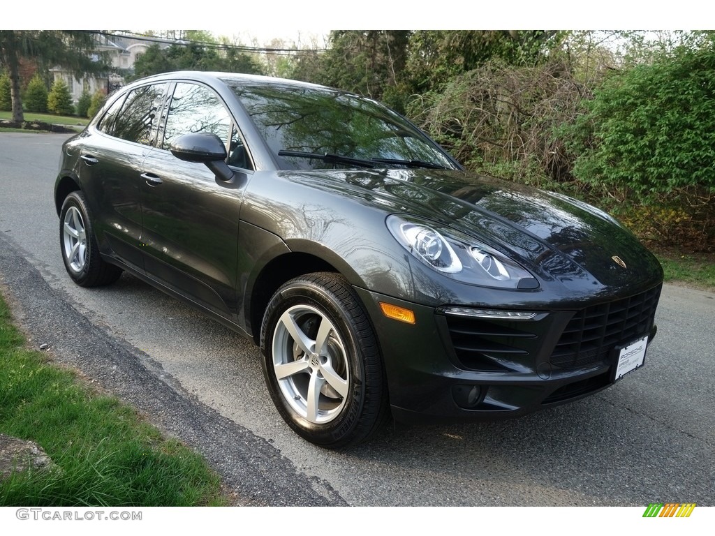 Volcano Grey Metallic 2018 Porsche Macan Standard Macan Model Exterior Photo #127067211