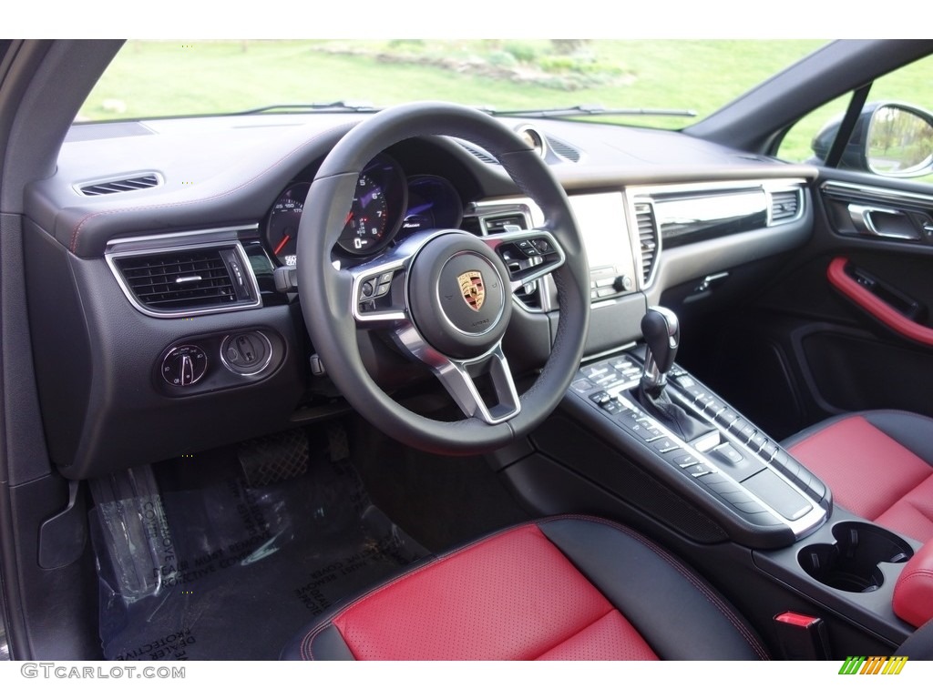 Black/Garnet Red Interior 2018 Porsche Macan Standard Macan Model Photo #127067523
