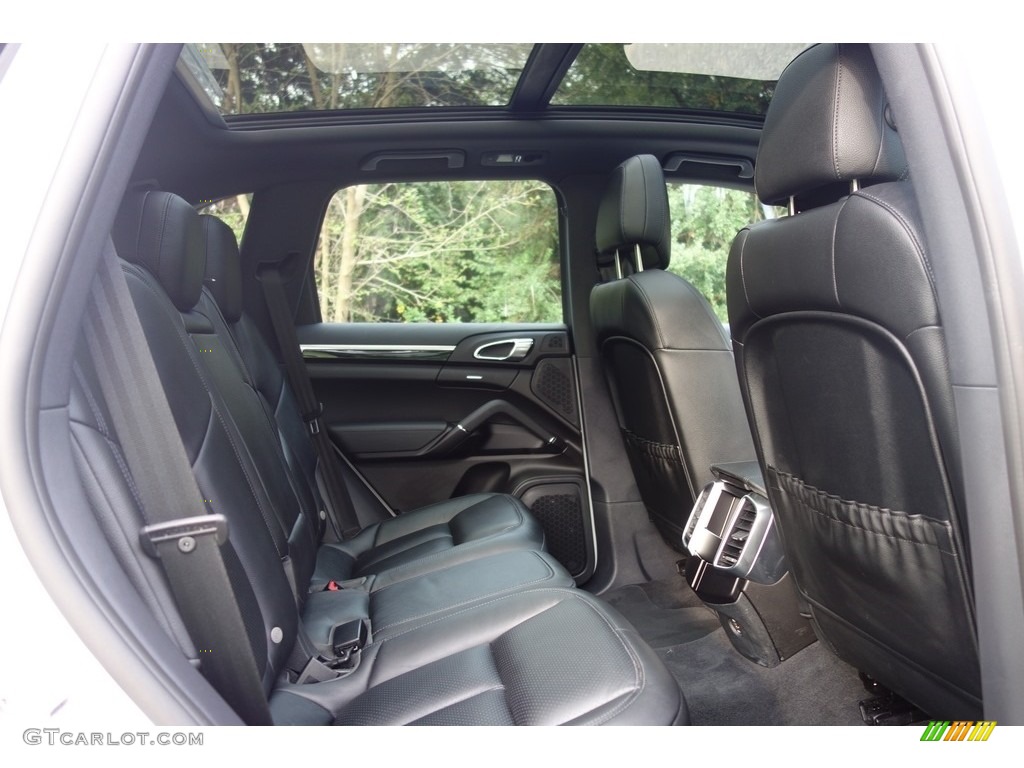 2018 Porsche Cayenne Standard Cayenne Model Rear Seat Photo #127068054