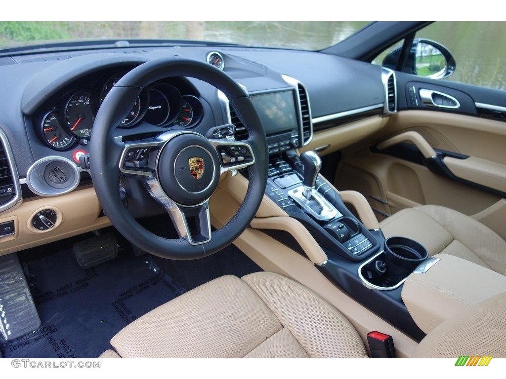 Black/Luxor Beige Interior 2018 Porsche Cayenne Standard Cayenne Model Photo #127068330
