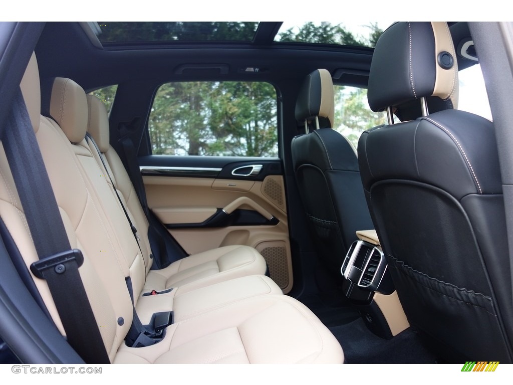 Black/Luxor Beige Interior 2018 Porsche Cayenne Standard Cayenne Model Photo #127068513