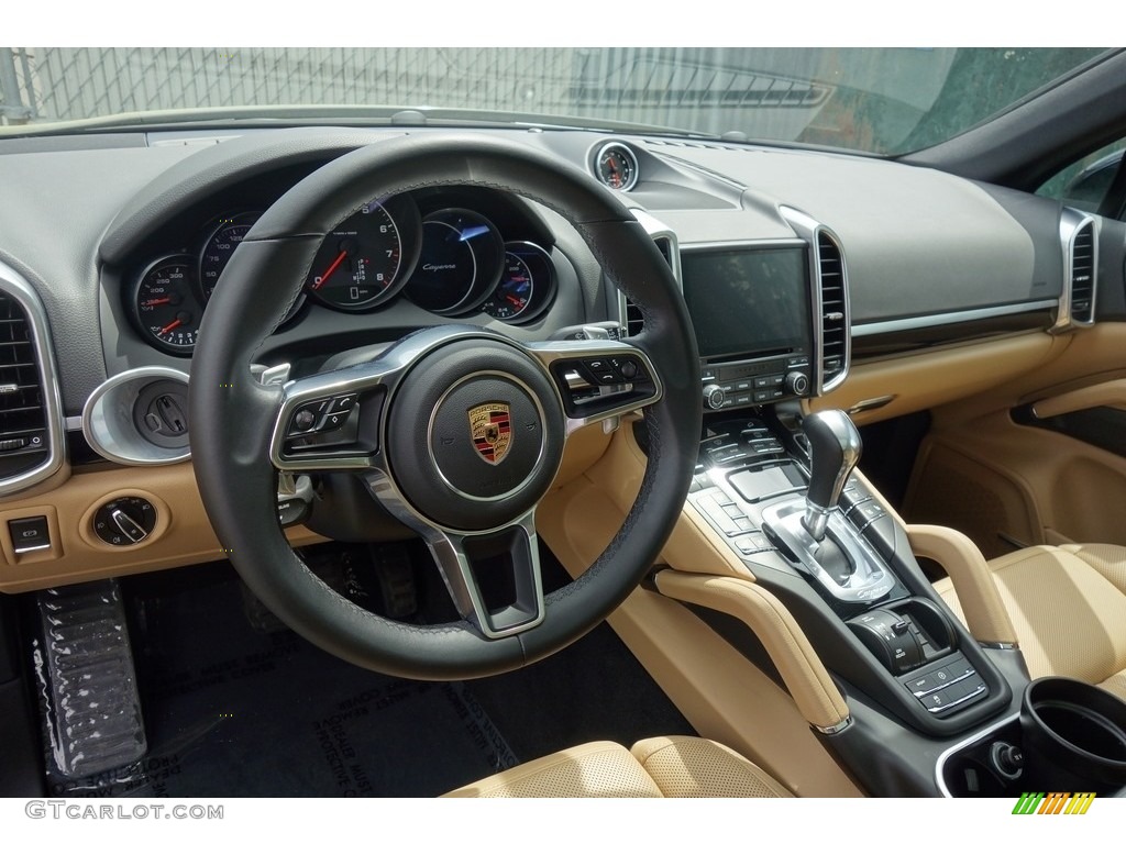 2018 Porsche Cayenne Standard Cayenne Model Black/Luxor Beige Steering Wheel Photo #127068534