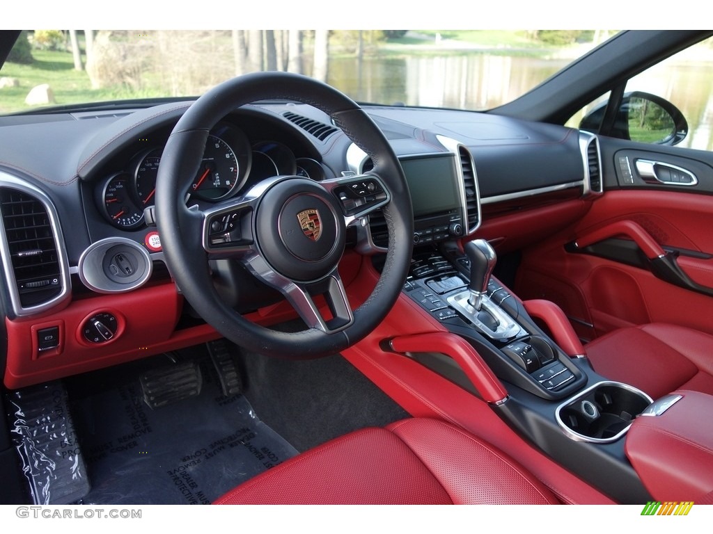 Black/Garnet Red Interior 2018 Porsche Cayenne Platinum Edition Photo #127068825