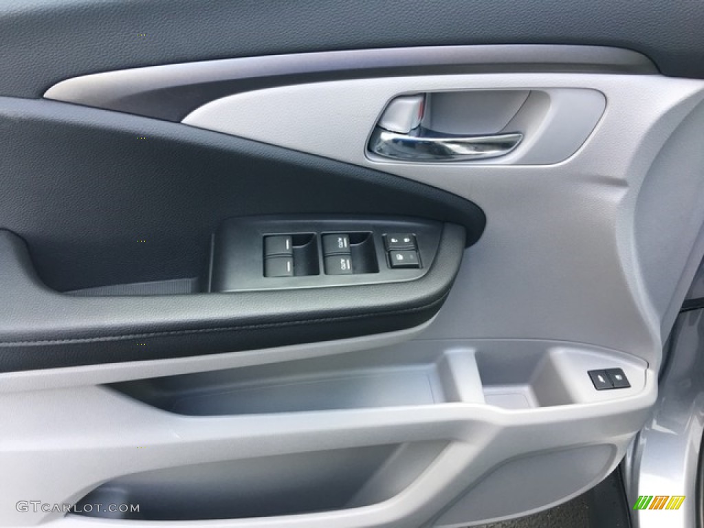 2018 Honda Pilot EX-L AWD Gray Door Panel Photo #127071626