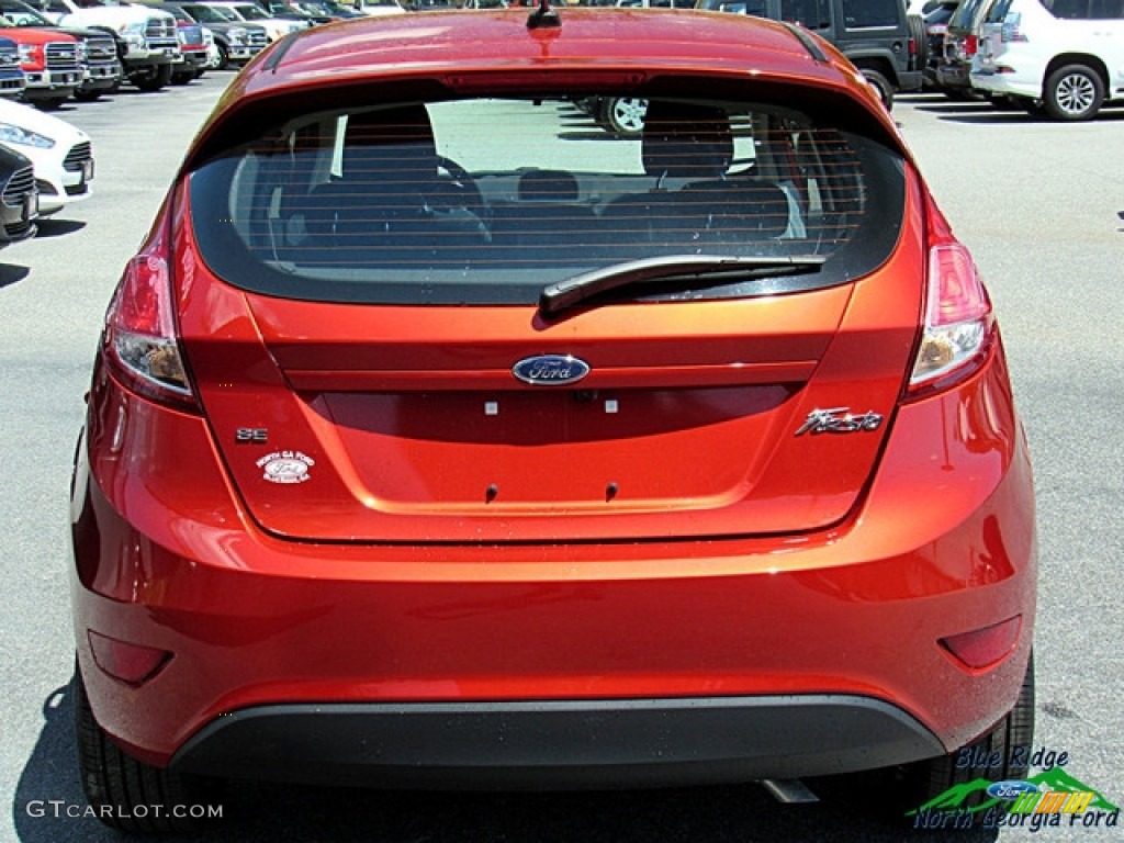 2018 Fiesta SE Hatchback - Hot Pepper Red / Charcoal Black photo #4