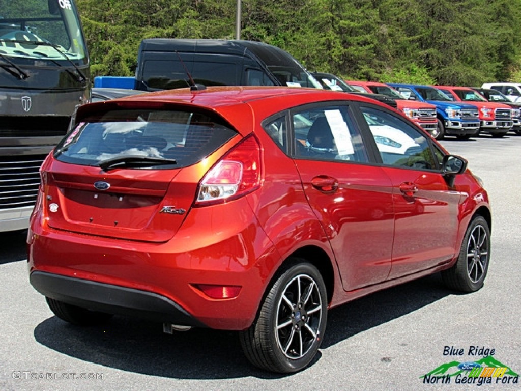 2018 Fiesta SE Hatchback - Hot Pepper Red / Charcoal Black photo #5