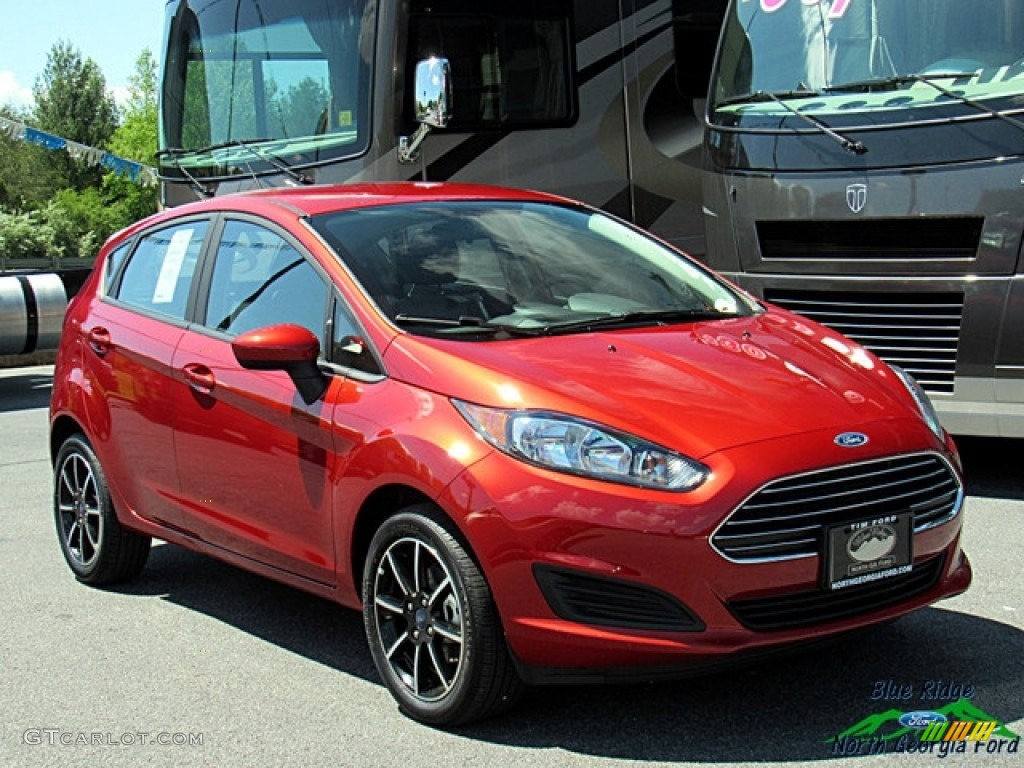 2018 Fiesta SE Hatchback - Hot Pepper Red / Charcoal Black photo #7
