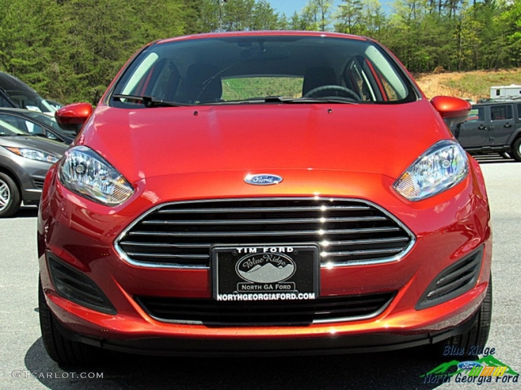 2018 Fiesta SE Hatchback - Hot Pepper Red / Charcoal Black photo #8