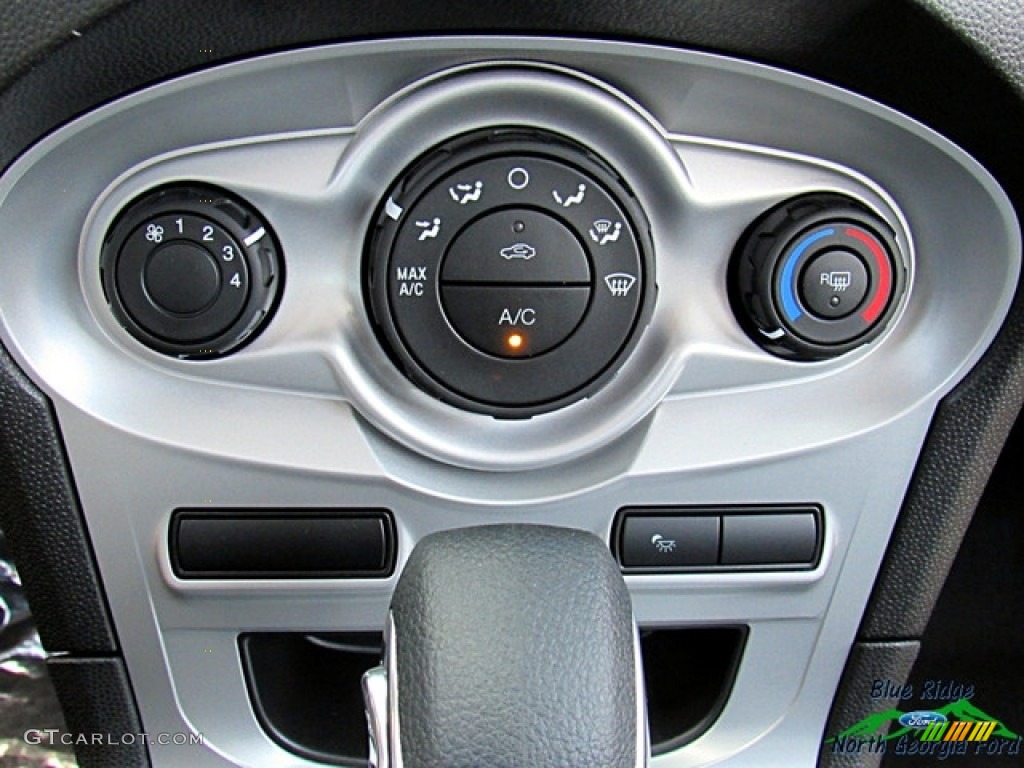 2018 Fiesta SE Hatchback - Hot Pepper Red / Charcoal Black photo #16