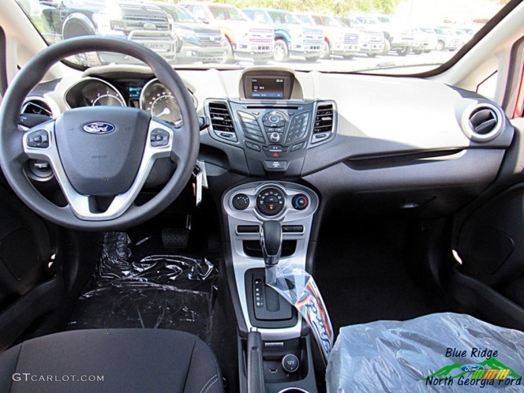 2018 Fiesta SE Hatchback - Hot Pepper Red / Charcoal Black photo #21