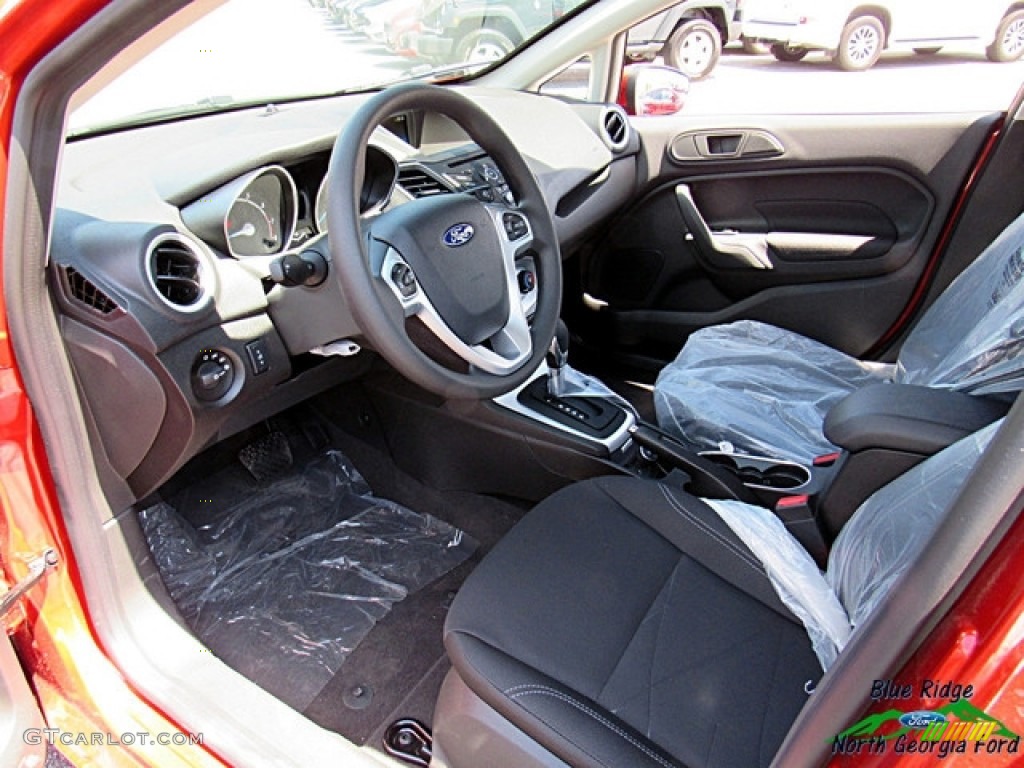 2018 Fiesta SE Hatchback - Hot Pepper Red / Charcoal Black photo #25