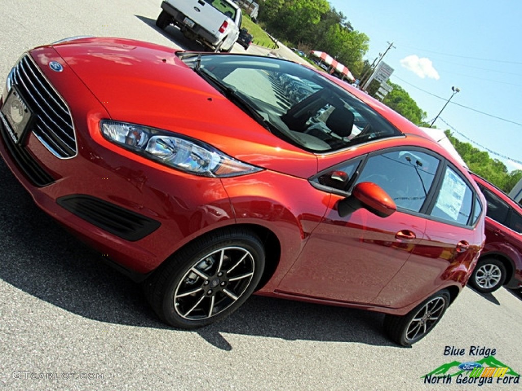 2018 Fiesta SE Hatchback - Hot Pepper Red / Charcoal Black photo #28