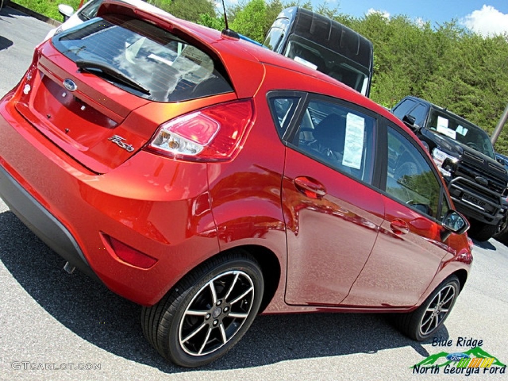 2018 Fiesta SE Hatchback - Hot Pepper Red / Charcoal Black photo #30