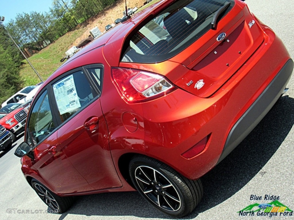 2018 Fiesta SE Hatchback - Hot Pepper Red / Charcoal Black photo #31