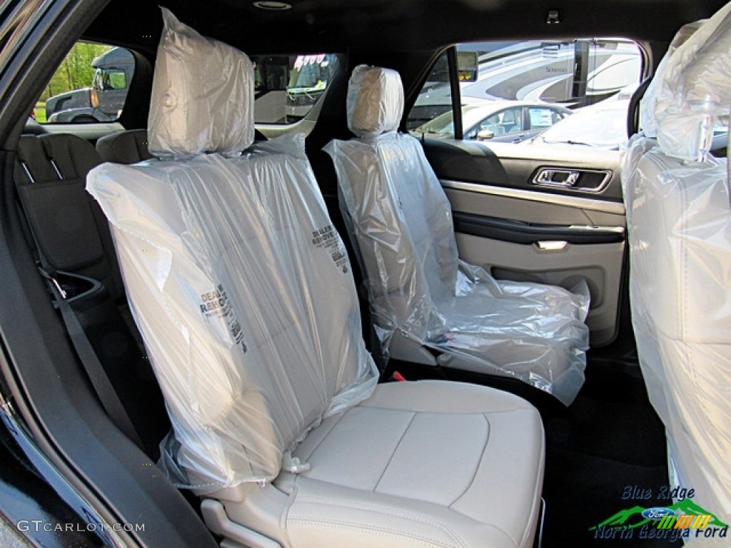 2018 Explorer XLT 4WD - Shadow Black / Medium Stone photo #12