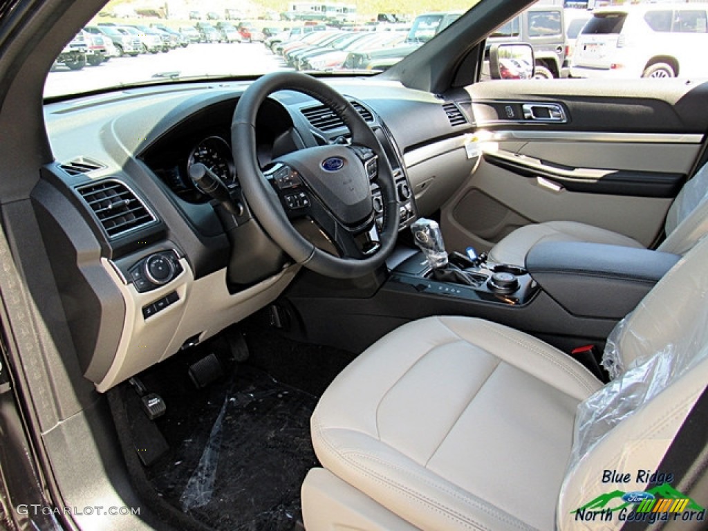 2018 Explorer XLT 4WD - Shadow Black / Medium Stone photo #27