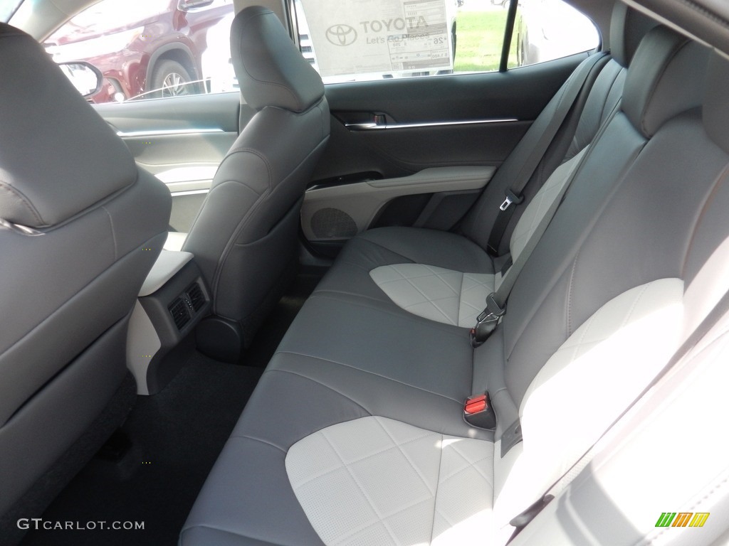 2018 Camry XLE V6 - Celestial Silver Metallic / Ash photo #4