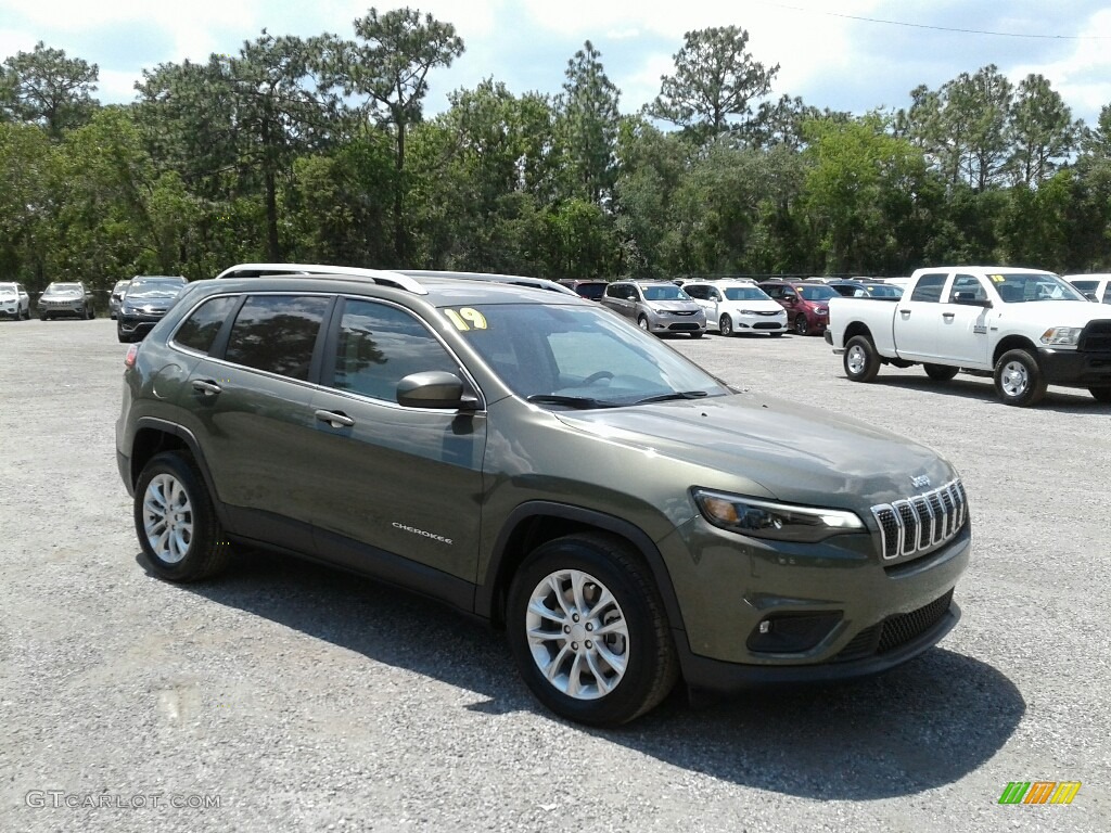 2019 Cherokee Latitude - Olive Green Pearl / Black/Light Frost Beige photo #7