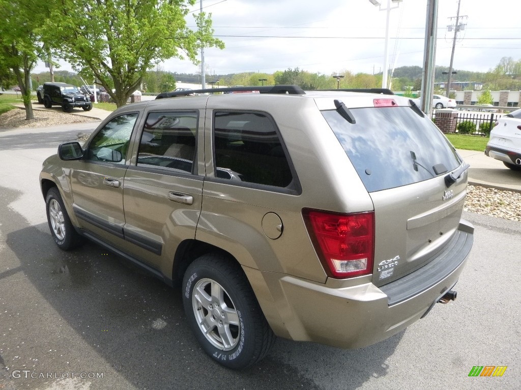 2006 Grand Cherokee Laredo 4x4 - Light Khaki Metallic / Medium Slate Gray photo #7