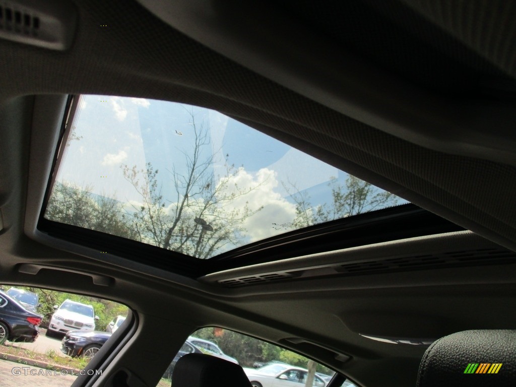 2018 3 Series 320i xDrive Sedan - Jet Black / Black photo #15