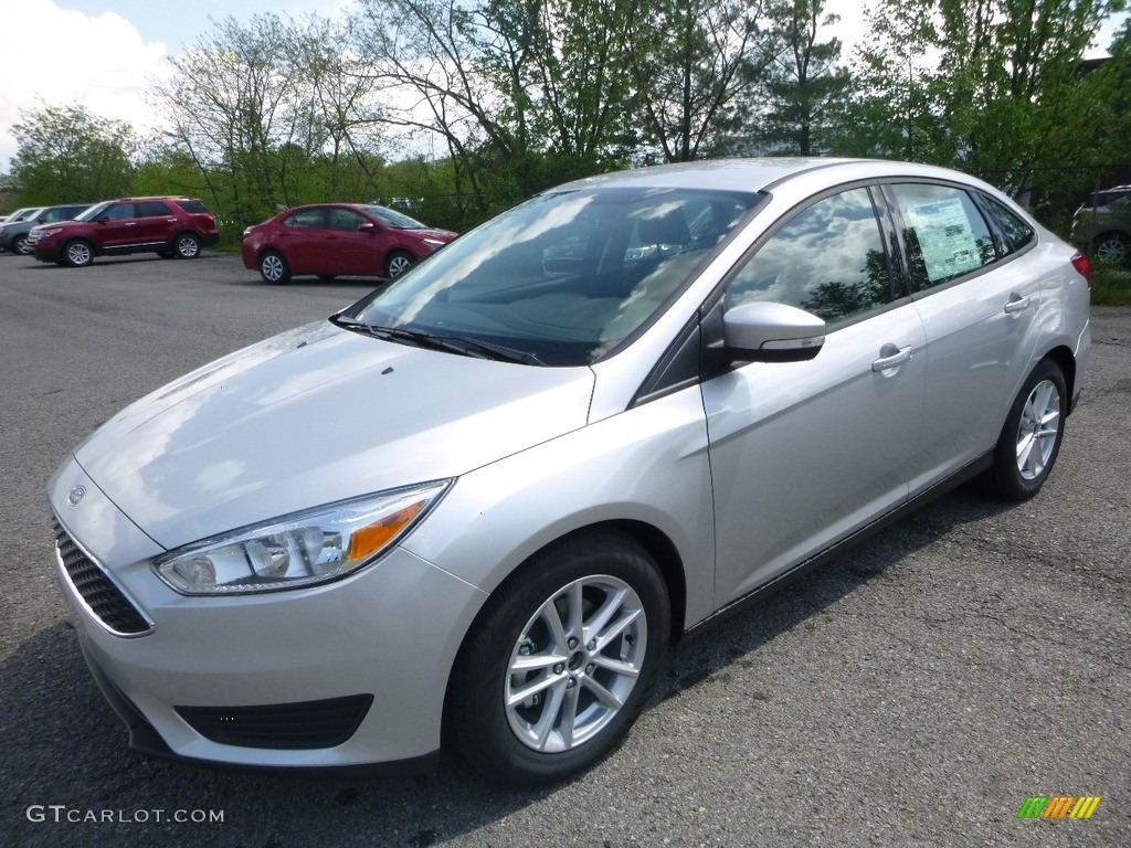 2018 Focus SE Sedan - Ingot Silver / Charcoal Black photo #5