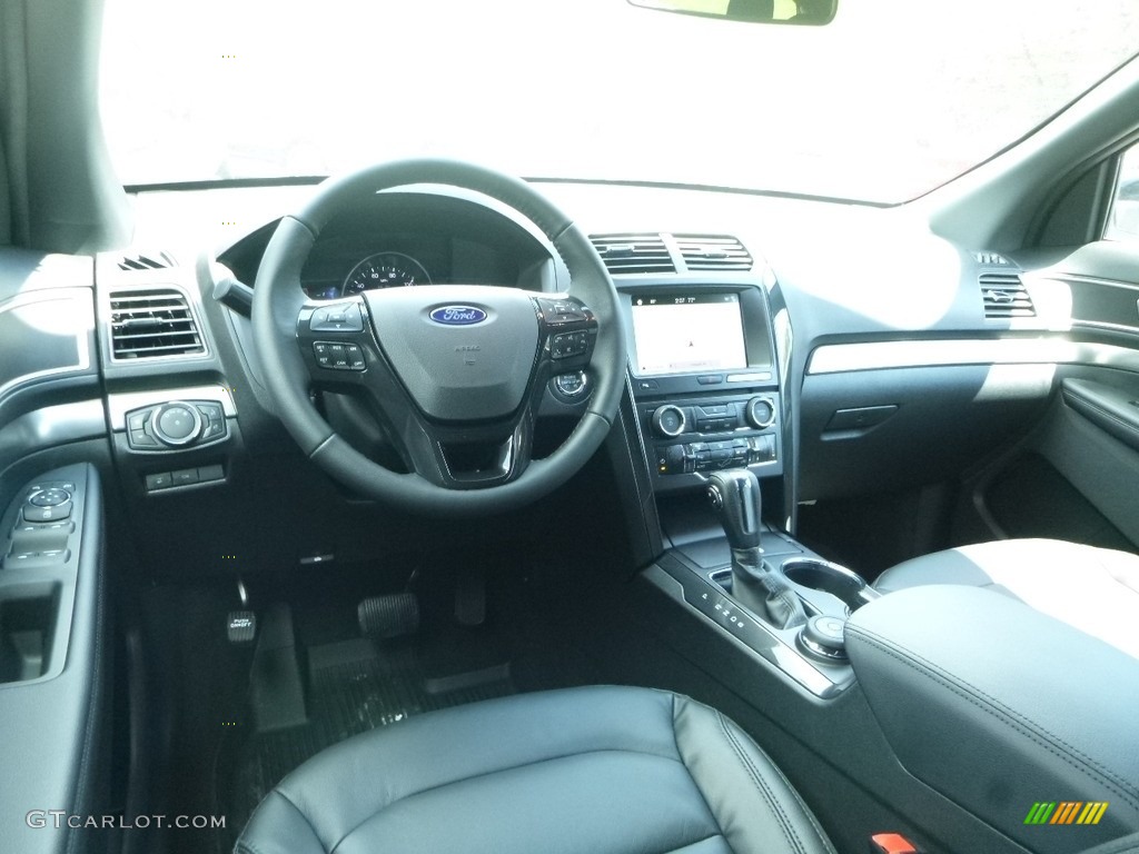 2018 Explorer XLT 4WD - Oxford White / Ebony Black photo #10