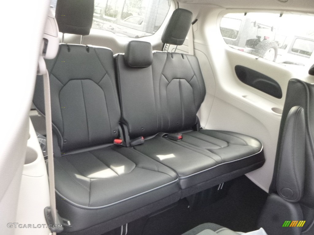 2018 Chrysler Pacifica Hybrid Limited Rear Seat Photos