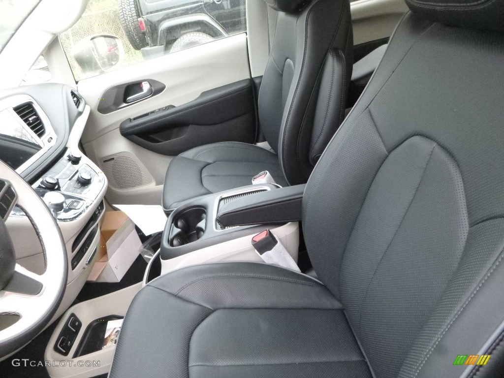 2018 Chrysler Pacifica Hybrid Limited Front Seat Photos